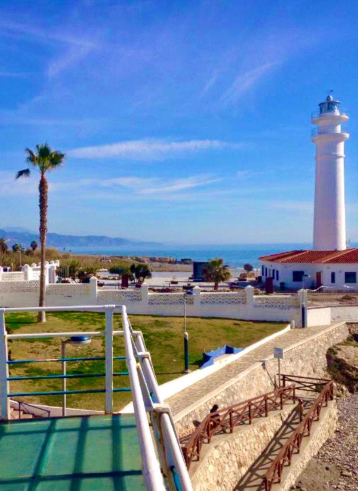 Spacious 1 Bedroom Apartment, Beach Front, Torrox Costa Exterior foto