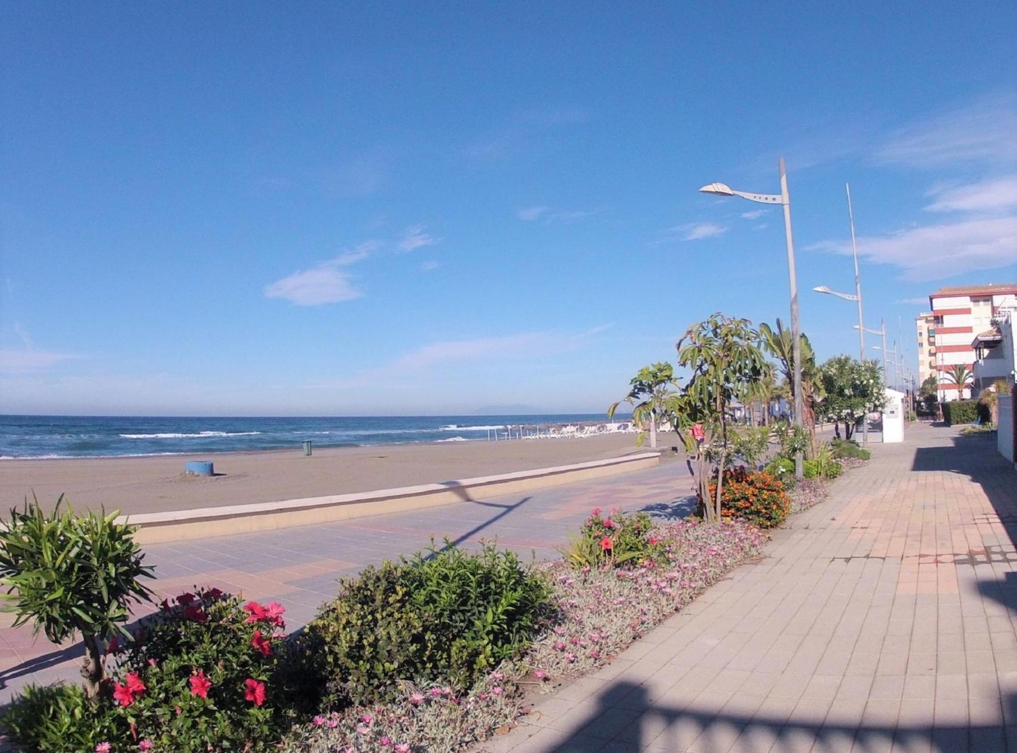 Spacious 1 Bedroom Apartment, Beach Front, Torrox Costa Exterior foto