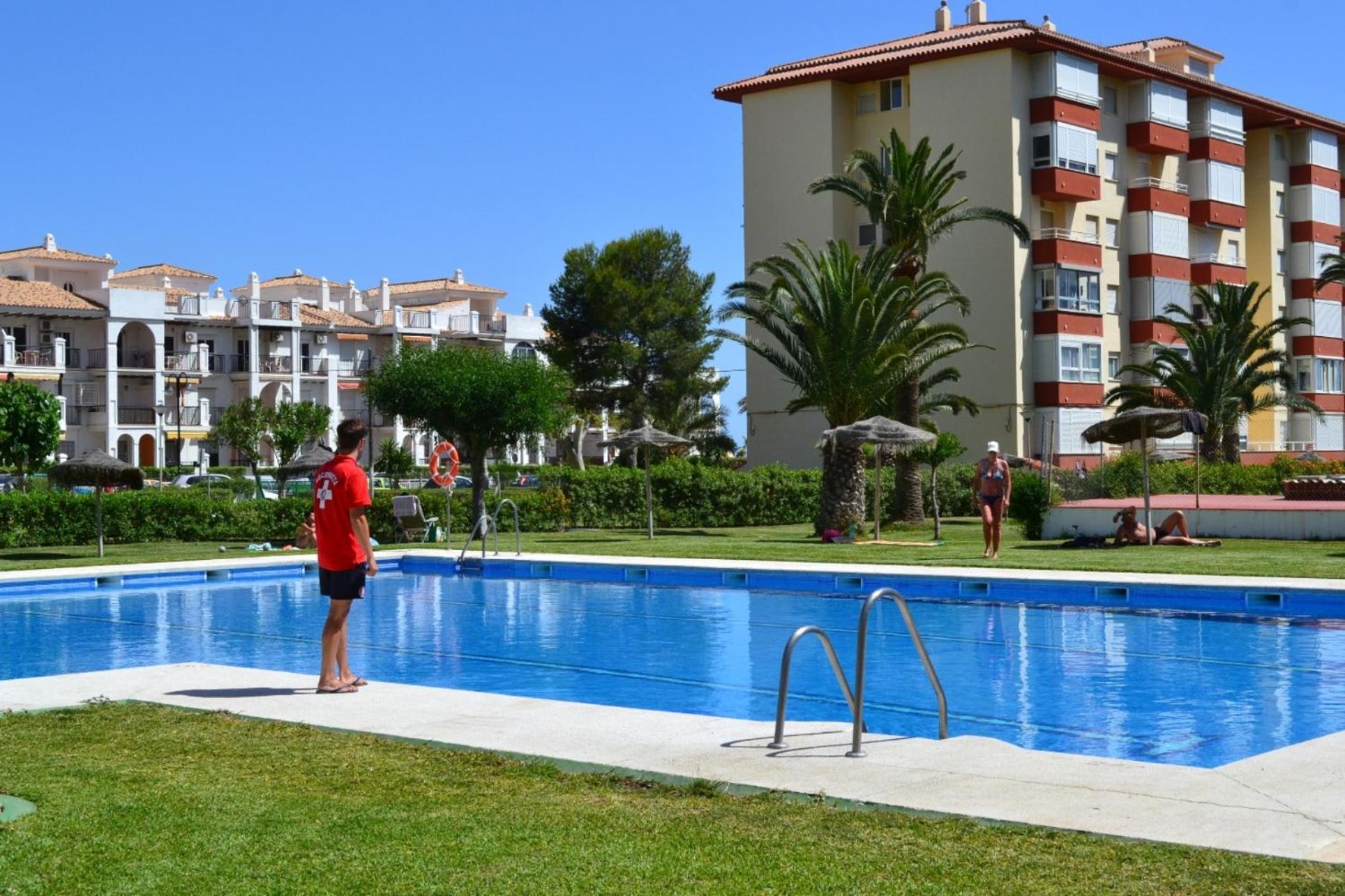 Spacious 1 Bedroom Apartment, Beach Front, Torrox Costa Exterior foto