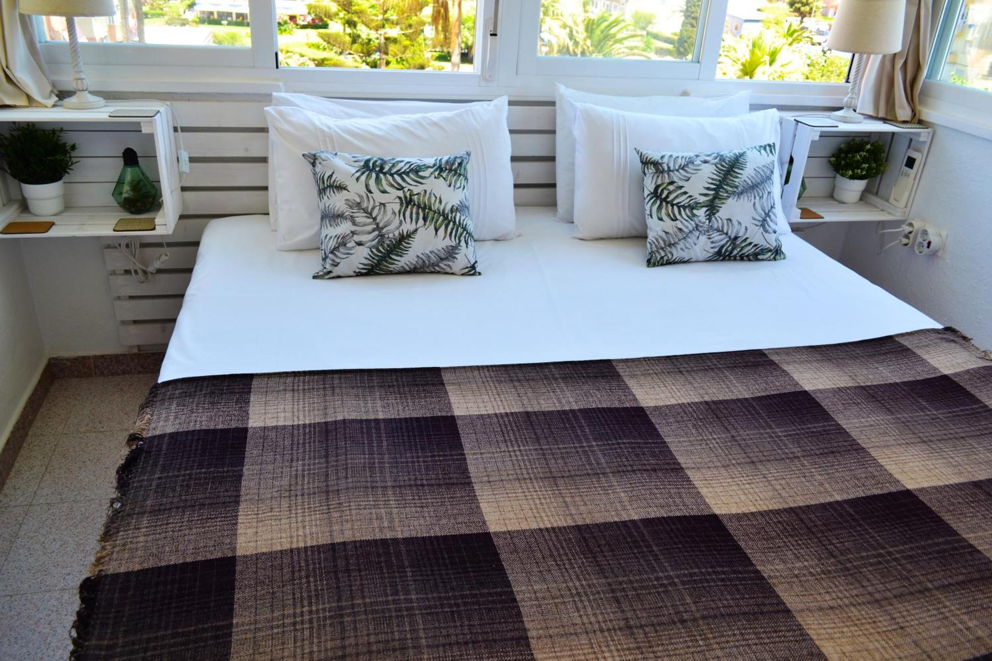 Spacious 1 Bedroom Apartment, Beach Front, Torrox Costa Exterior foto