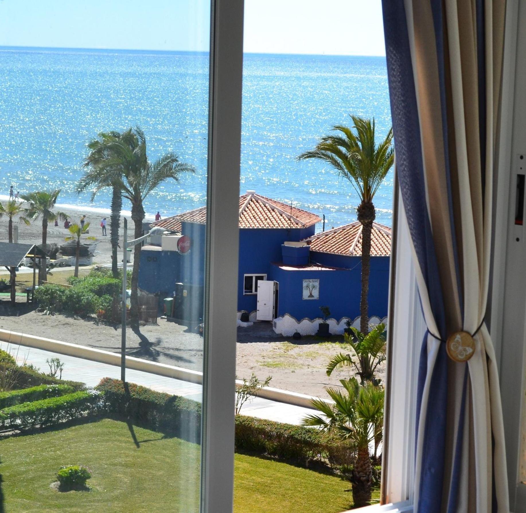 Spacious 1 Bedroom Apartment, Beach Front, Torrox Costa Exterior foto