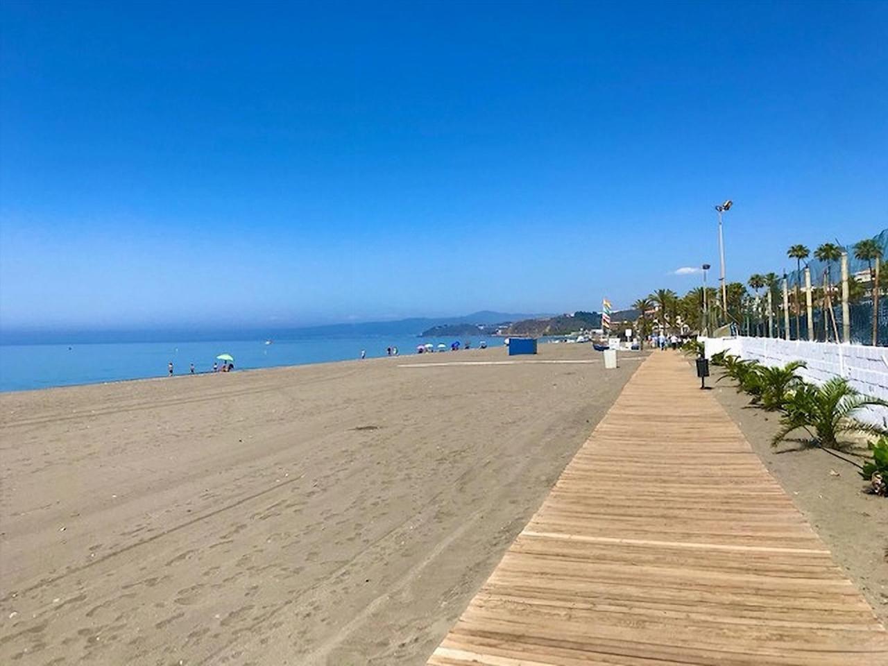 Spacious 1 Bedroom Apartment, Beach Front, Torrox Costa Exterior foto